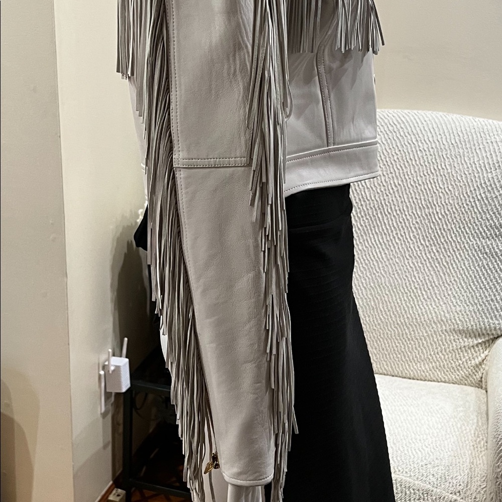 Brand new Diane Von Furstenberg fitted fringe leather jacket in white.Size M - Picture 2 of 8